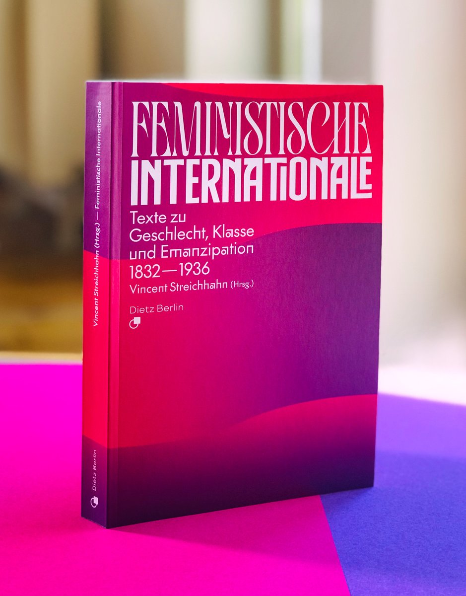 Die intersektionale Perspektive, die unsere Anthologie  mit Texten von 25 Autorinnen zu Geschlecht, Klasse + Emanzipation 1832–1936 durchzieht, ist keineswegs Produkt von Diskussionen der 1980/90er, wie in der Forschung teilw. dargestellt wird. Jetzt neu: dietzberlin.de/feministische-…
