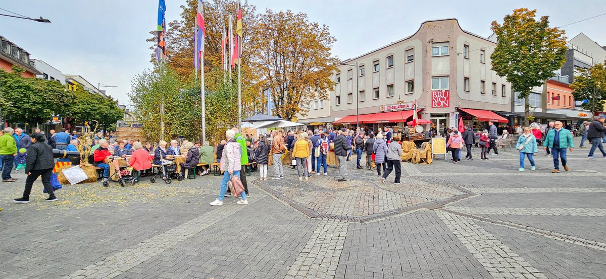 UMZiegeroski's tweet photo. Good morning! ๐ซ
Photos from the Market Days 2024 here๐ถโโ๏ธ๐๐๐๐๐ชด๐บ๐๐๐๐๐ฅ๐ฝ๐ง
๐โ๐ซ๐ฅ๐๐๐ญ๐ฏ๐ฅ๐ท๐ป๐ง๐๐ #Neuwied #Markttage #marketdays #Herbst #fall #autumn #harvest #art #food #wine #books #charity https://t.co/x8agFjvDdv