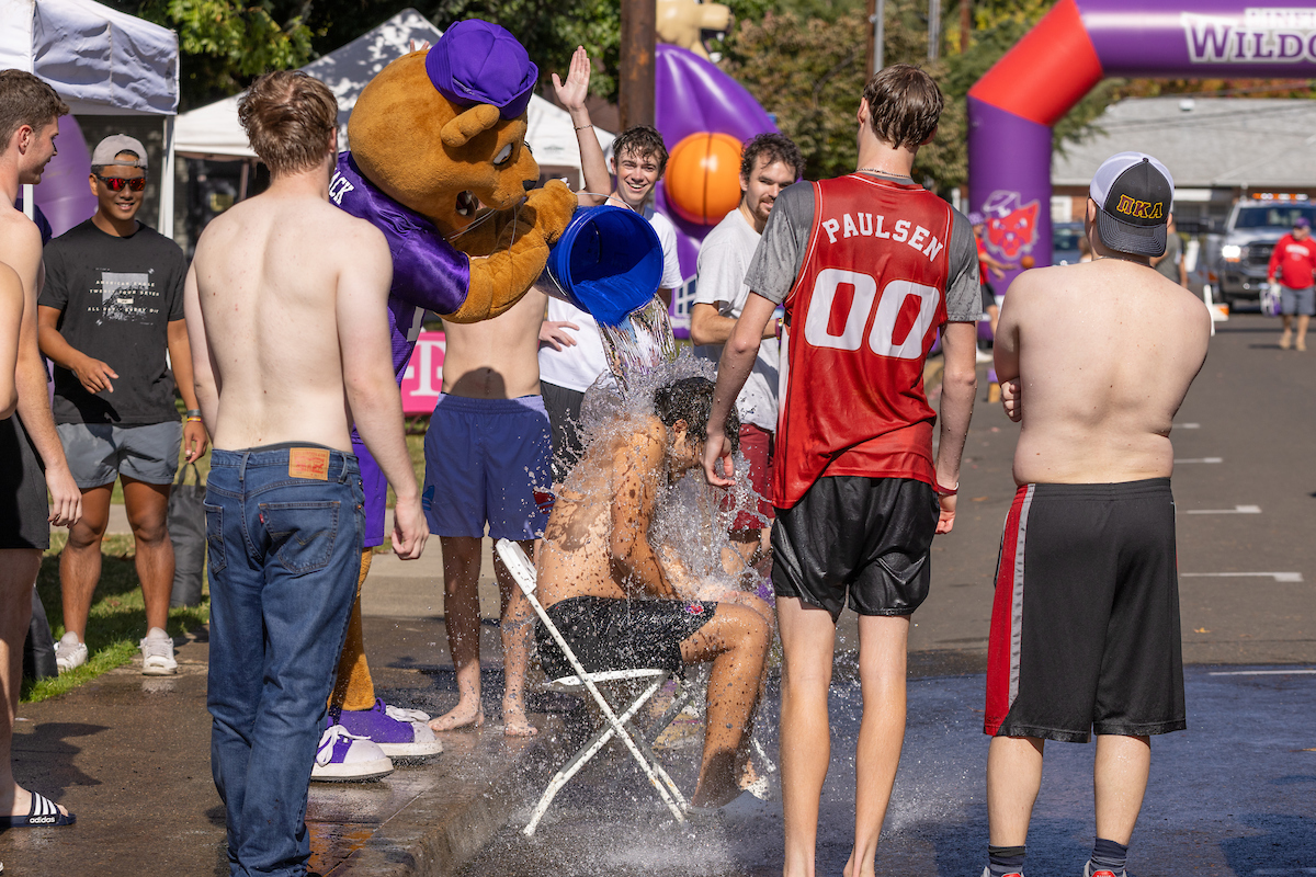 LinfieldUniv's tweet photo. 100 years of Wildcat pride and unforgettable memories! 📷 Relive the best moments from Homecoming, tag your friends and let us know your favorite part of the weekend. Check back tomorrow for even more shots of the fun! #UncommonU #LinfieldHomecoming https://t.co/LD0tuZCHhW