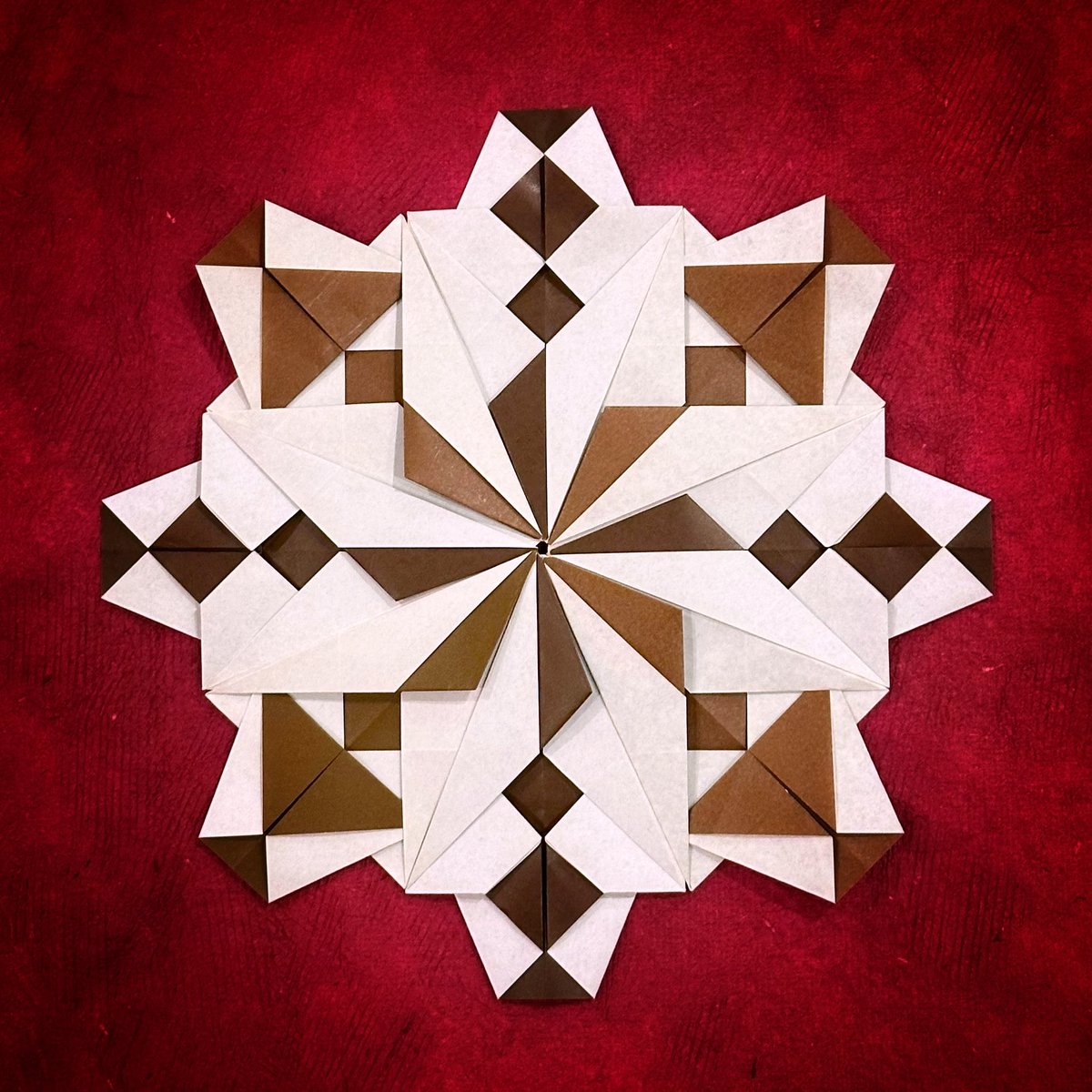 morigamiclub's tweet photo. "Gloucestershire Old Spots" modular origami mandala, designed and folded by me today. This one is easy to fold but I really like the result. Working on the sequel to my new book Magnificent Origami Mandalas. #morigami #origami #mandala #origamimandala #modularorigami https://t.co/ugajNIXks0