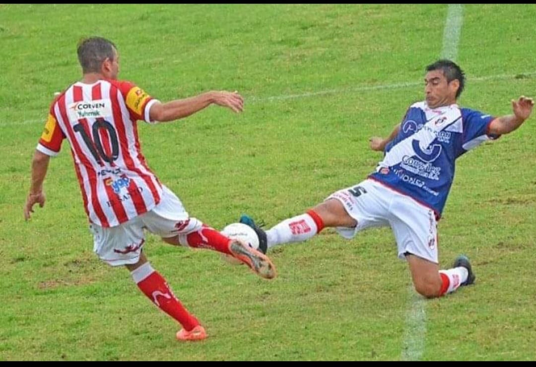 Gergamarra5's tweet photo. Todo pelota jaja  Es lindo jugar a dos toques pero a veces jaja https://t.co/v3kE2kt2nR