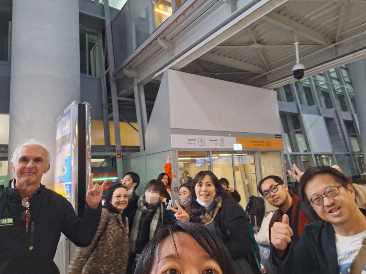 東京の皆様！かなりの珍道中を繰り返しながら、我々は日本時間の14日朝9時頃に全員元気でポーランド・ラドムに着きました！！

稽古して、仕込んで、本番ですよ！今、ポーランドは朝の５時です。
今日もどんなことが起こるのか楽しみです！！
#FERDYDURKE