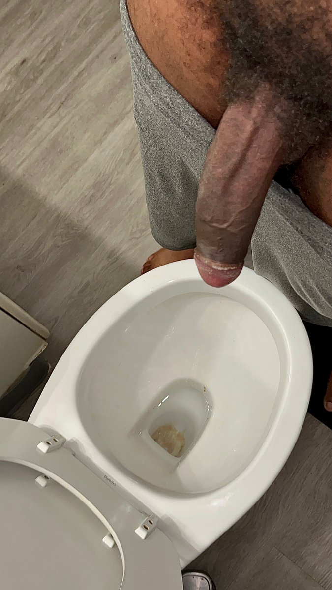 A real man with hairy musty uncut cheese pipe that reeks and stinks 🧀