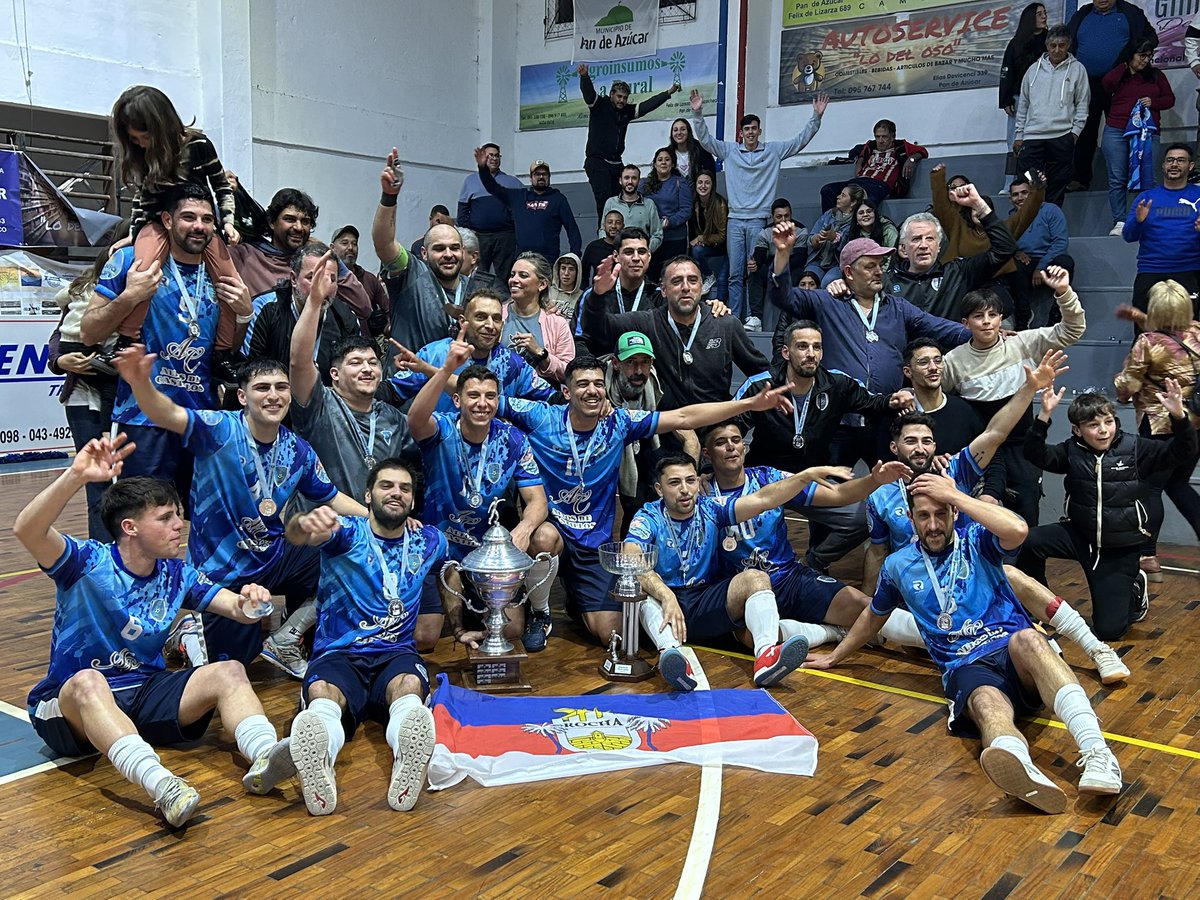 🏆 𝐑𝐎𝐂𝐇𝐀 𝐂𝐀𝐌𝐏𝐄𝐎́𝐍 | La Selección Rochense derrotó en la final a Treinta y Tres y obtuvo el 27º Campeonato de Selecciones
