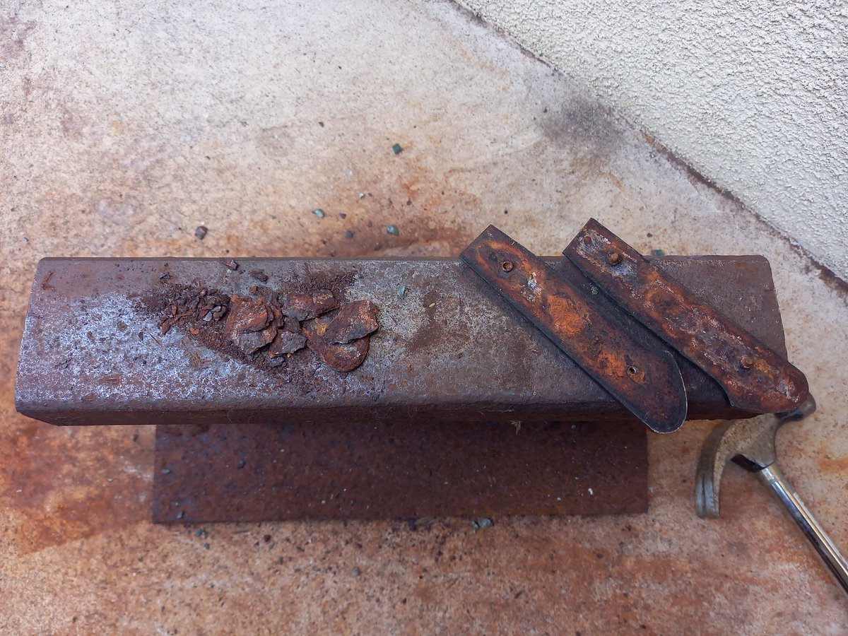 綺麗に外せた🔪
中に錆が結構たまってた…