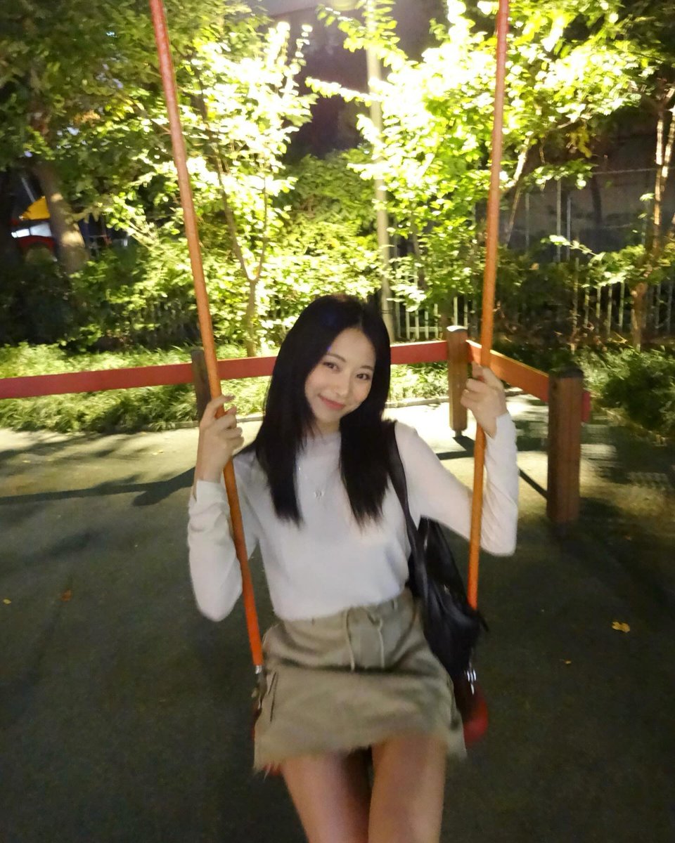 BabyBattenBerg's tweet photo. Be Right Back, Gonna Go Push Tzuyu On The Swings 🫸🏼🦌💕
#Tzuyu #Cutie #MyLove 🦊🫐💙
#PlaygroundPrincess #Loml 🛝💘 https://t.co/2LpvgsBnB1