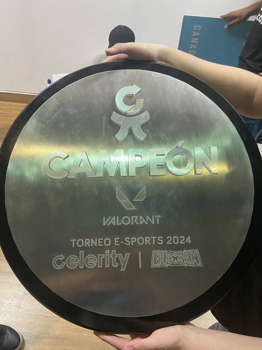 Por favor díganle a celerity que me desbaneen del chat
#frees1ck