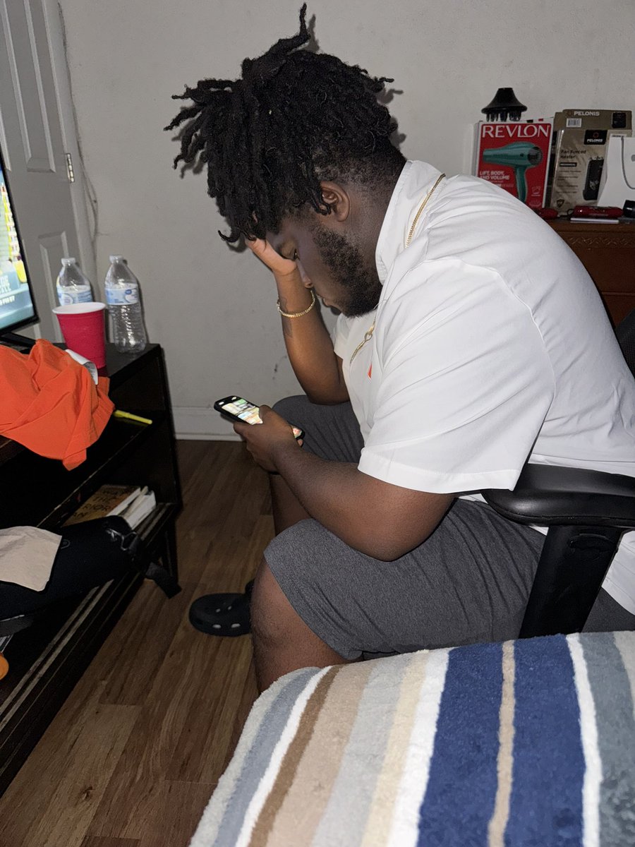 stayouttheway1_ tweet media