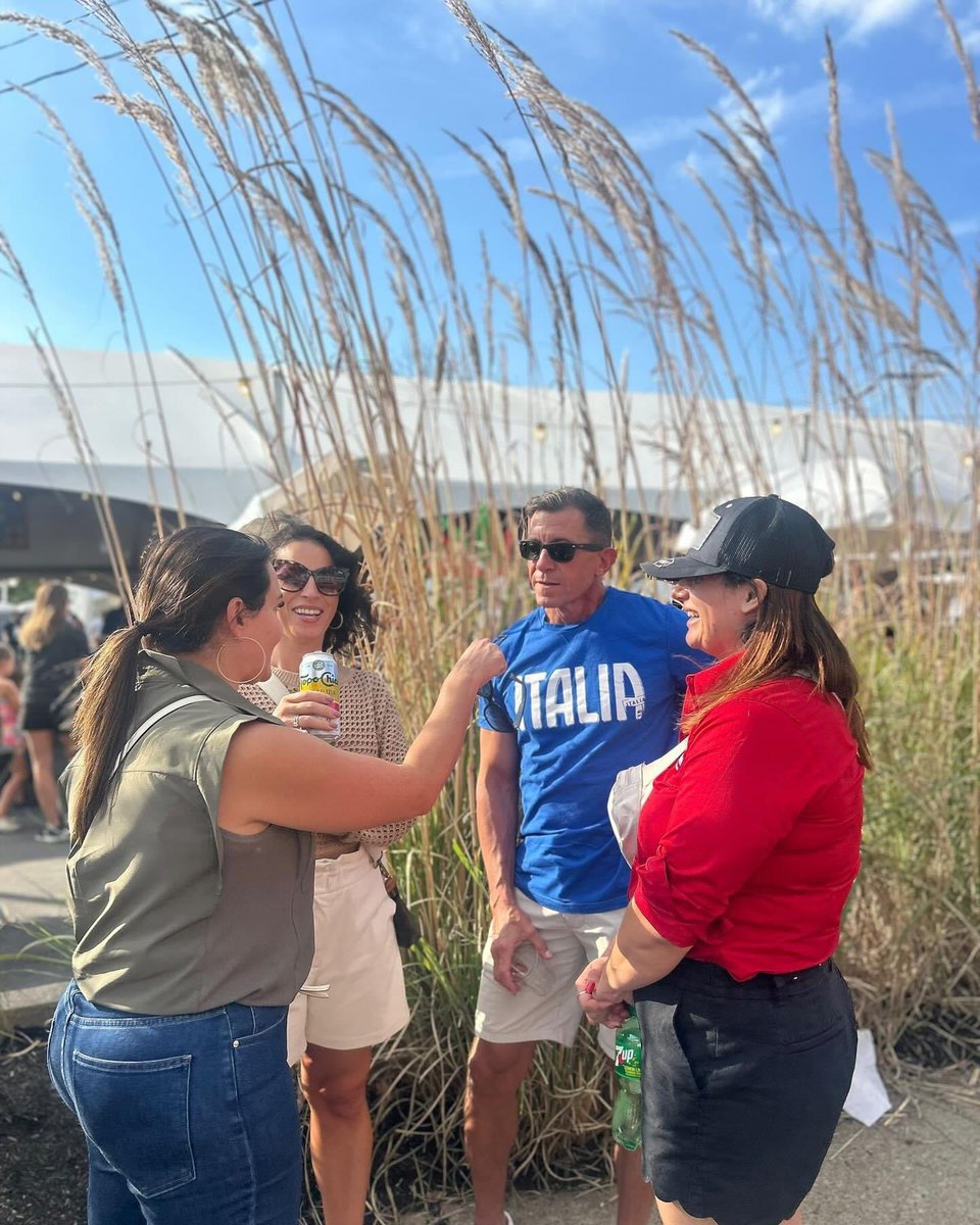 BesaSharrah's tweet photo. #SharrahForOHSenate rocked it at the Italian Fest! Nice to see people from Worthington, New Albany, &amp; Dublin. I love the Italian community &amp; the amazing added value both economically and culturally they bring to central Ohio #ItalianFest #OHSenDistrict16 https://t.co/pXhhfMVGbm