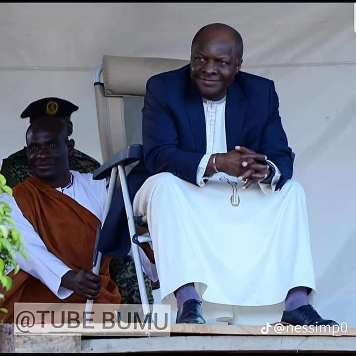 NalwaddaHarima4's tweet photo. Good morning pals. 
Mwena abatumwa okuvola kabaka mukiimanye nti ekitiibwa no buyiinza biva wa katonda. #KABAKA sikyaa bulyomu eyo ensonga Lwaki @KagutaMuseveni yeyiitako sekabaka mbu asukulume kyoka nga  sekabaka eba njole🤣🤣 #wangalaayibeene #ccuucu, #musota, #lukomanatawetwa https://t.co/1J347AUDSN