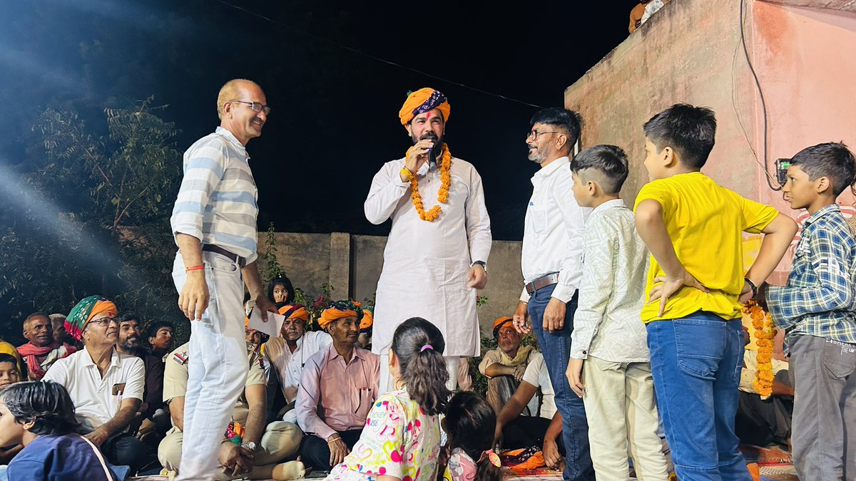 kumar_rail45196's tweet photo. रायला में आयोजित रावण दहन मेला में मुख्य अथिती के तोर सामिल हुआ और दशेरा मेला कमेटी द्वारा जो मन समान दिया उसके लिये तहदिल से धन्यवाद https://t.co/zF8PaE4nXA