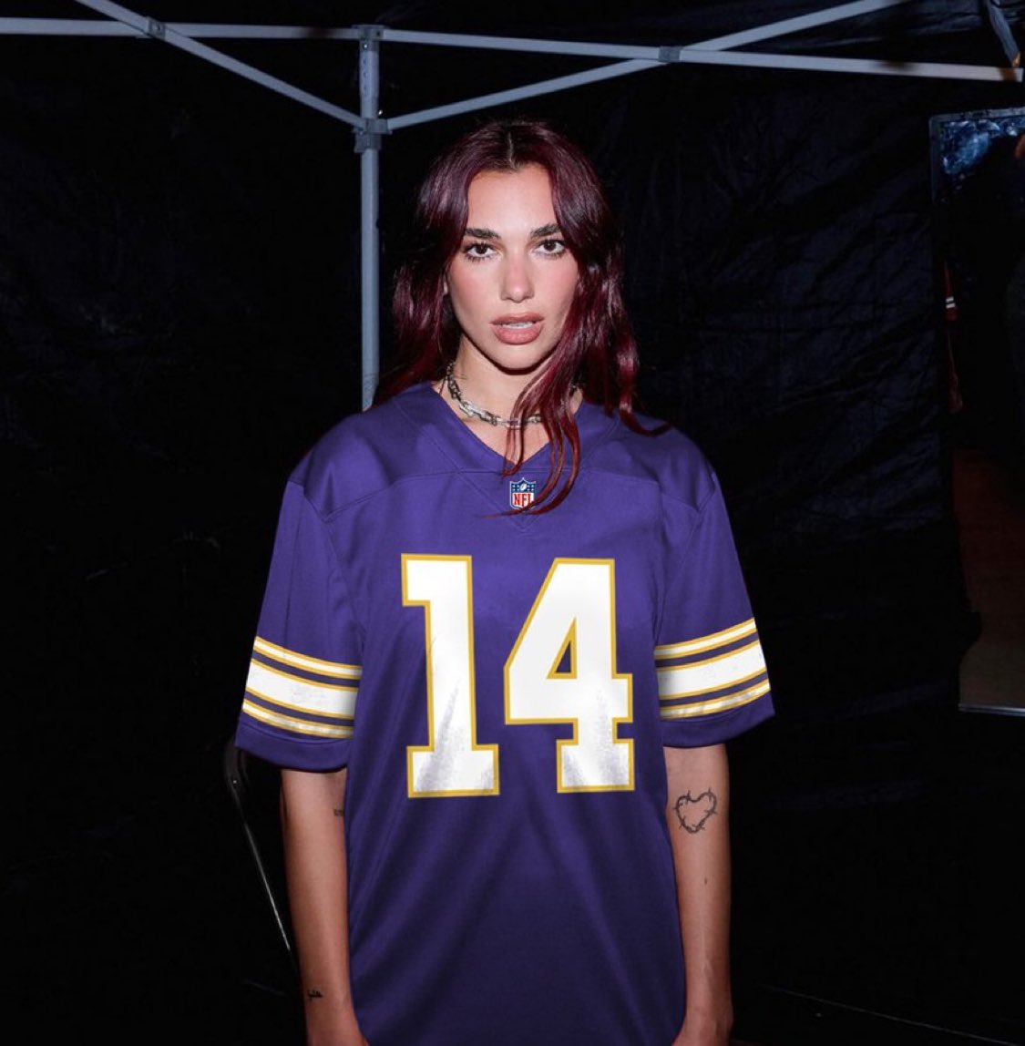 42Cyc's tweet photo. Dua Lipa has reportedly been "quietly  hanging out" with Vikings SUPERSTAR QB Sam Darnold

She was recently seen wearing his jersey 👀 https://t.co/bzwqzS3rav