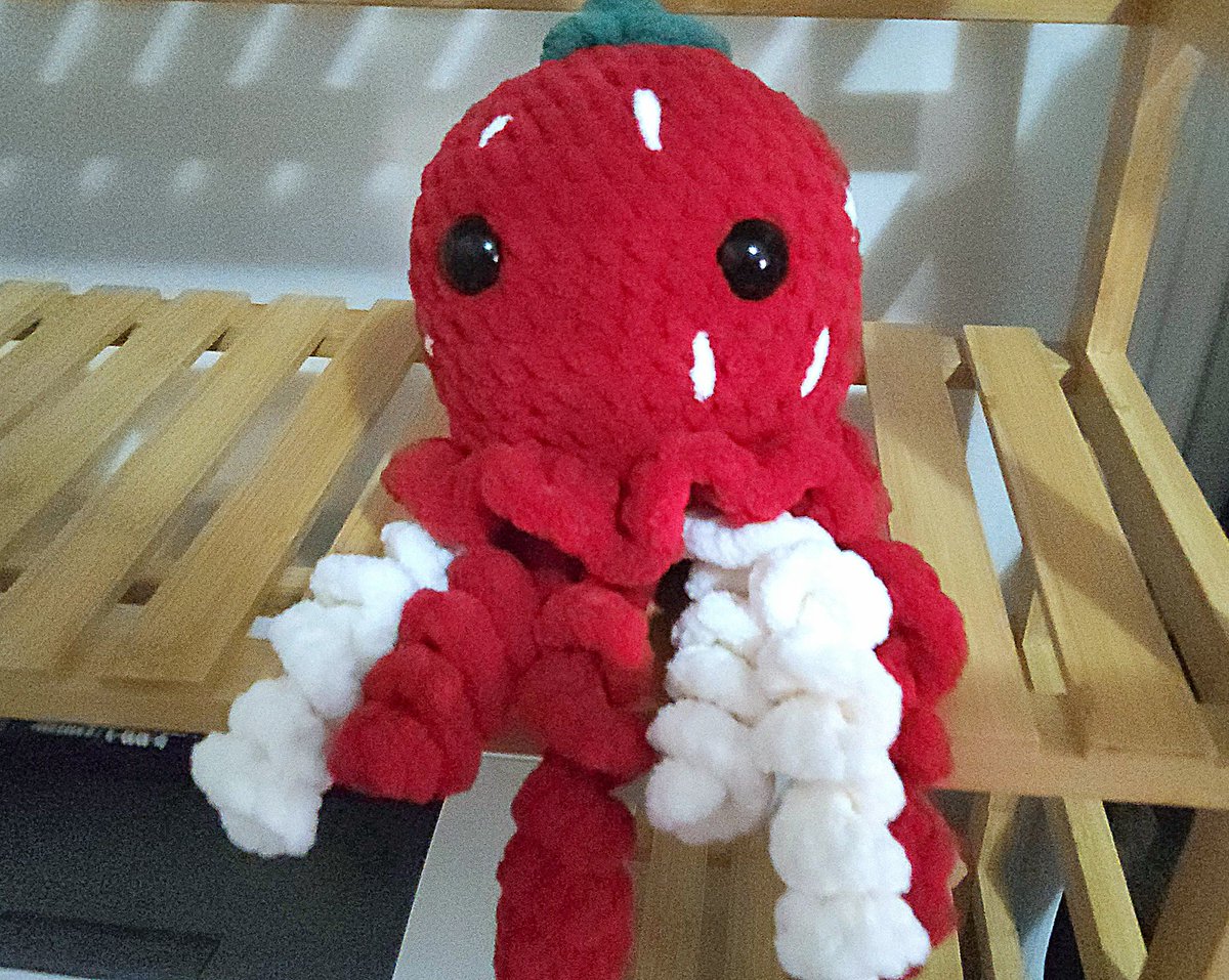 distanttrio's tweet photo. I've added this little strawberry jellyfish to my places 🍓 https://t.co/e3FVFGMrxy