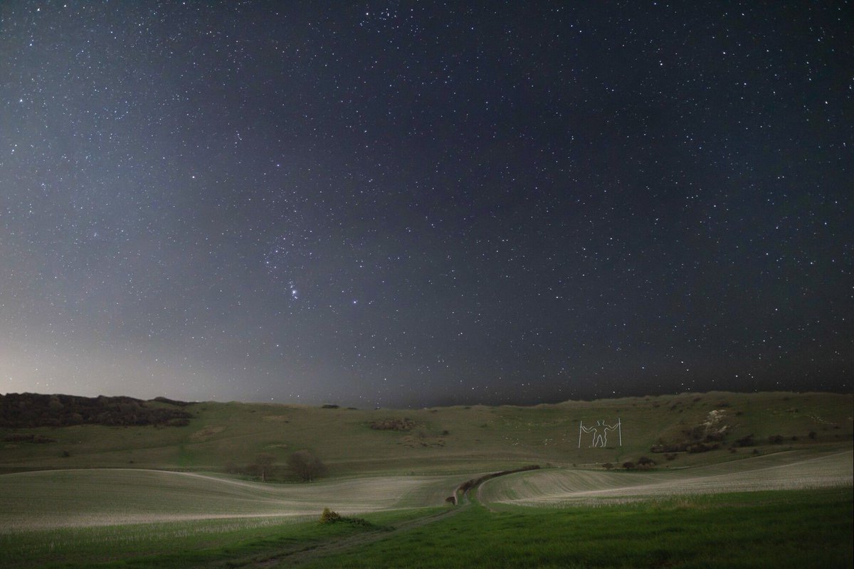 sdnpa's tweet photo. Have you encountered the mysterious Black Dog of Wilmington? 

Local legend speaks of a spectral canine with fiery red eyes roaming Windover Hill near the Long Man.
⠀
📷 Verity Stannard

#SouthDowns #SpookySeason https://t.co/kww9t9s7Sy