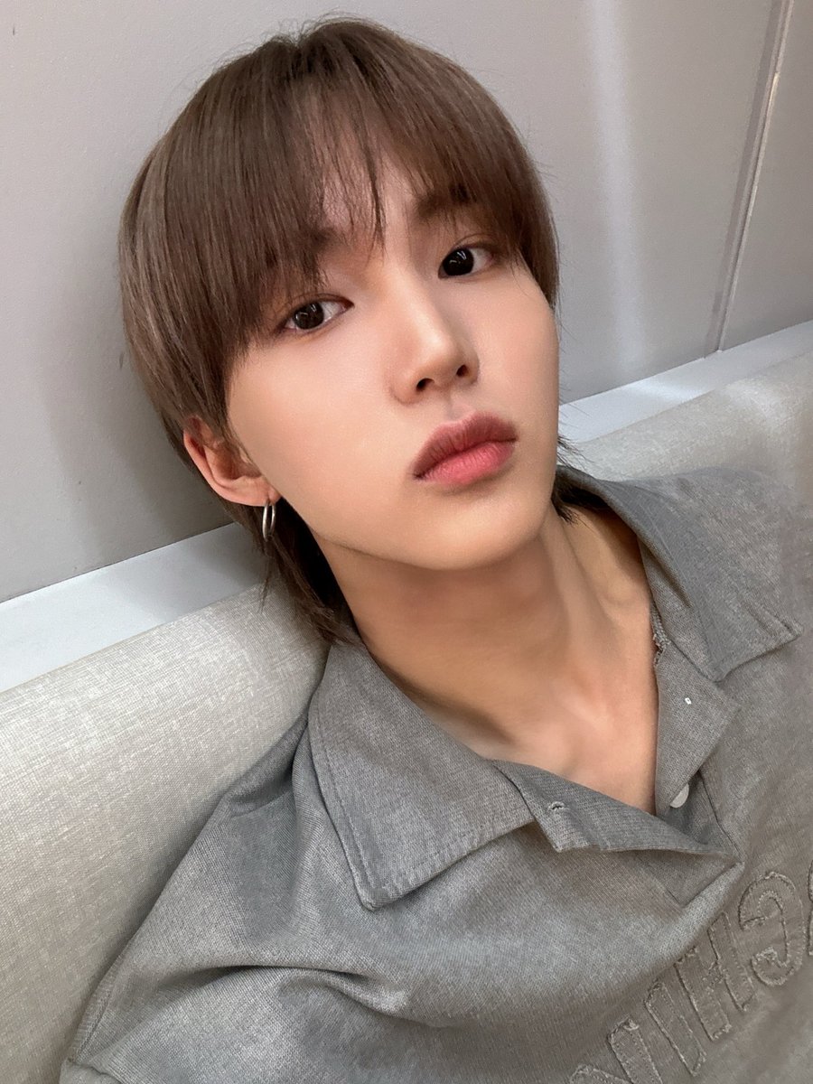 TNX_twt's tweet photo. 월요일 아침도 파이티이잉이🍀🍀

#THENEWSIX #TNX #더뉴식스
#은휘 #HWI https://t.co/L54RdBgMb3