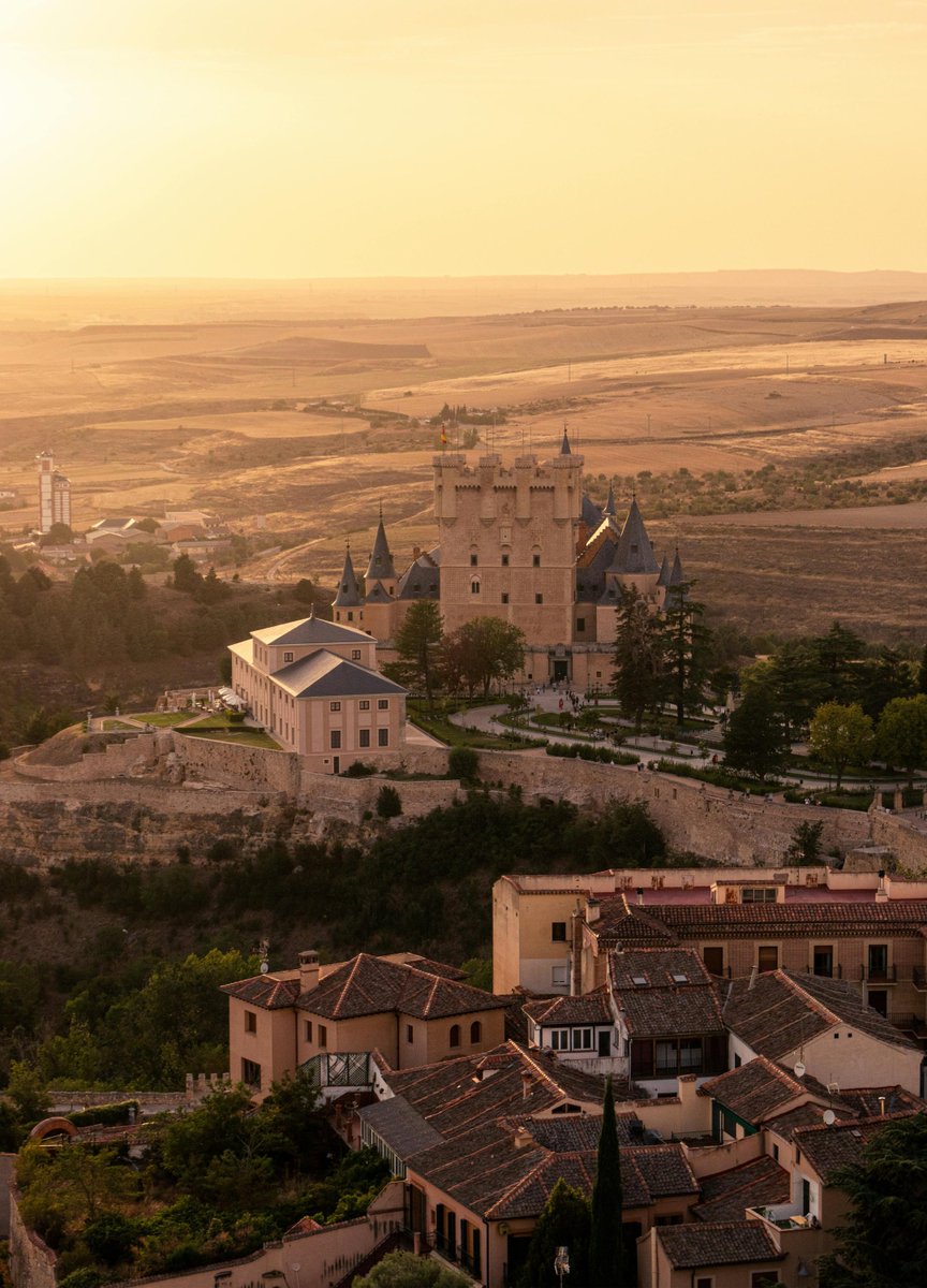 A look into the most romantic locations in Spain —

Recommended by those with with firsthand experience.

The charming, the hidden, and the deeply underrated:

(a 🧵)