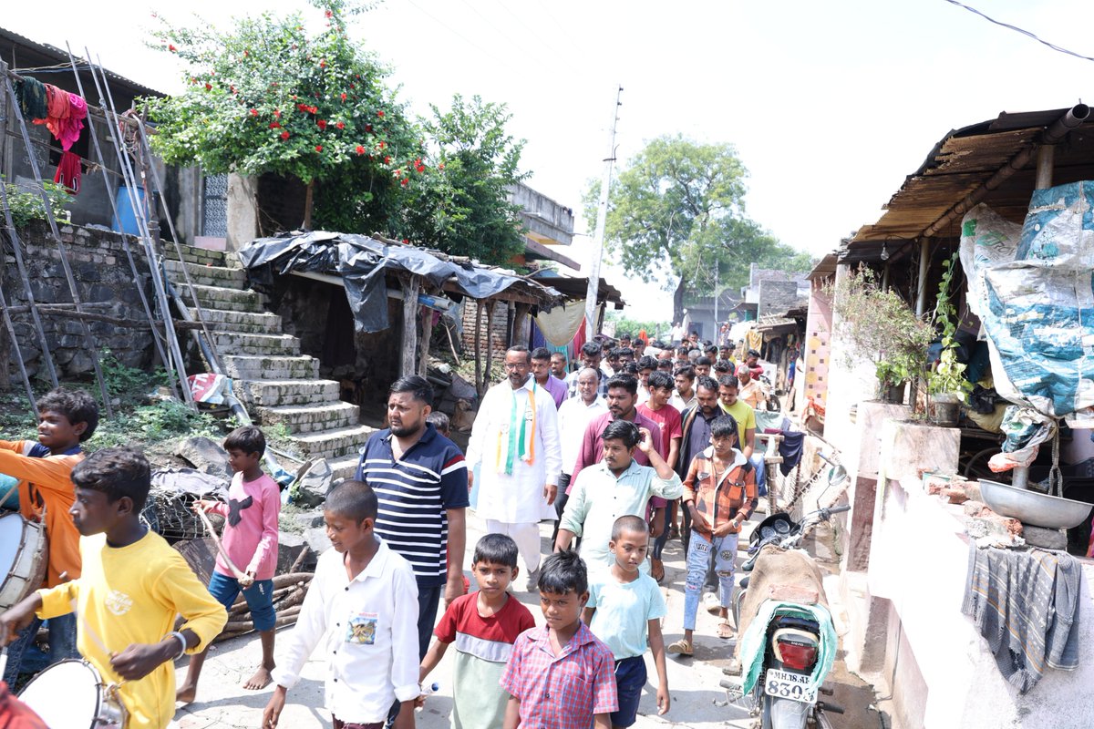 साऊर गावात झालेल्या परिवर्तन यात्रेचं जोरदार स्वागत! गावकऱ्यांनी माझ्या माध्यमातून मागील काळात झालेल्या विकास कामांची आठवण करून दिली. तुमच्या समर्थनामुळेच हे सर्व शक्य झाले आहे. 
.
.
.
#परिवर्तन #शिंदखेडातालुका #ShamSaner #Shindkheda #शिंदखेडा #Dhule  #Congress #congressparty
