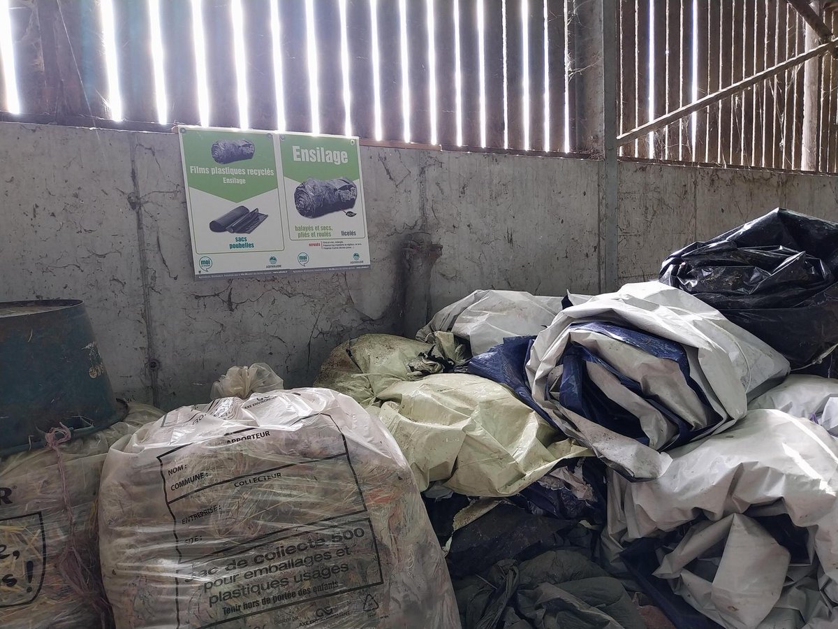 adivalor's tweet image. Certains adhérents du réseau pédagogique Savoir Vert ont installé les signalétiques A.D.I.VALOR ! 🪧

Un grand bravo aux #agriculteurs pour cette mise en avant de nos outils pédagogiques sur leurs #exploitations ! ♻️