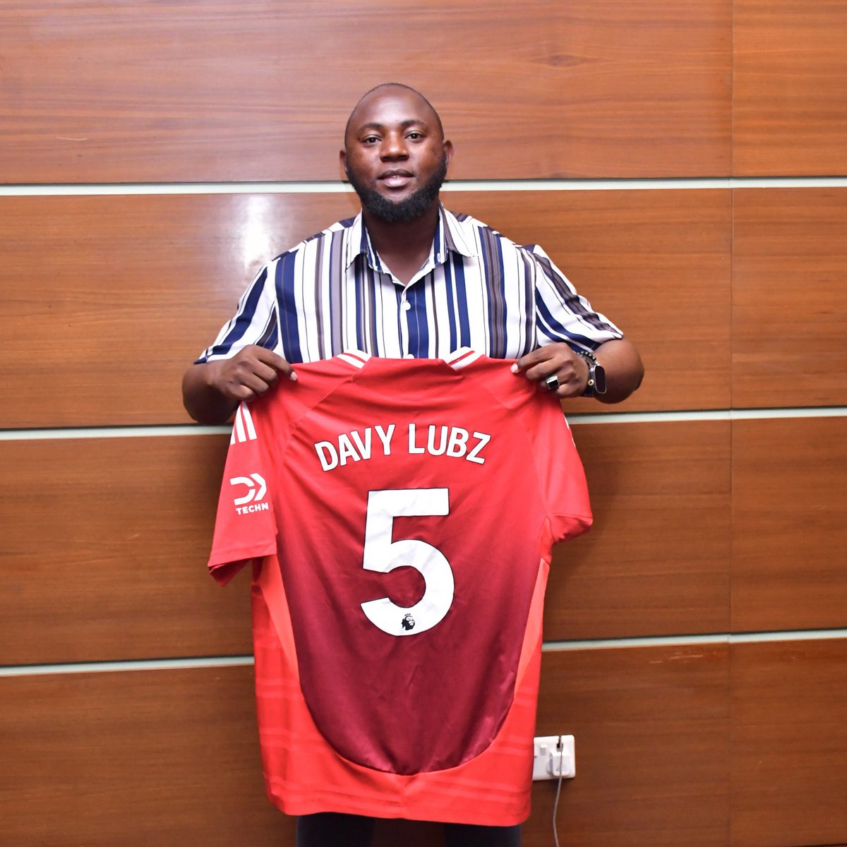 A light moment with <a href="/ManUtd/">Manchester United</a> goalkeeper <a href="/AndreyOnana/">Andre Onana</a>

📸 <a href="/esagala7/">Alex Esagala</a>