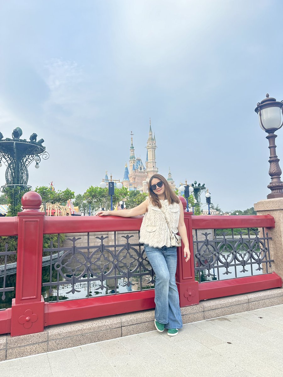 เจอ ทุกฤดู วันนี้ 
เช้า...ร้อน 
เที่ยง....ฝน 
เย็น....เย็นสบาย