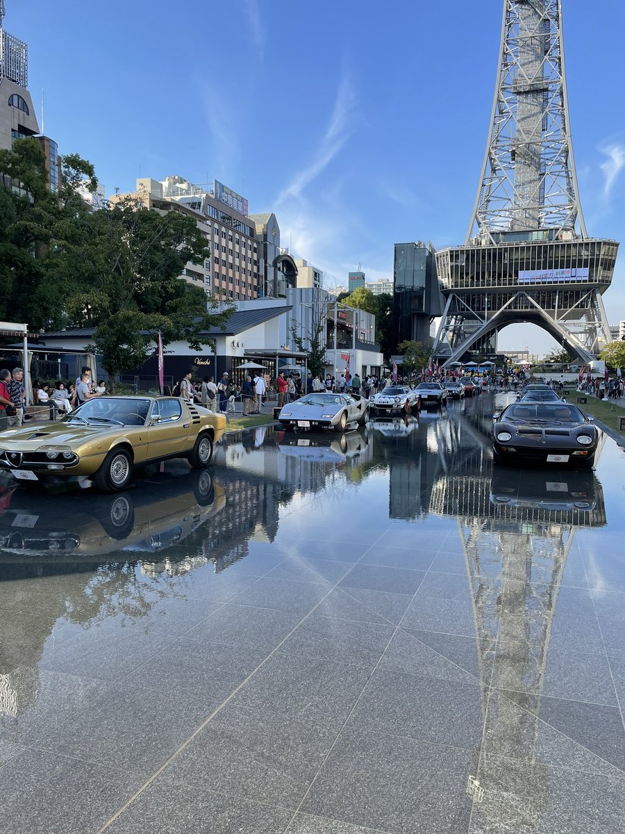 888one's tweet photo. 車がそこまで好きでないのだが、撮ってしまったカッコ良さ。【意味】のあるもの（意味しかない）の代表格。高級クラシックカー🏎️ https://t.co/DBl7Gf3Rgs