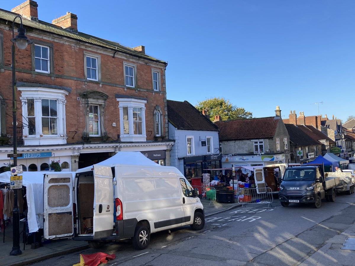Spot the Difference!
Monday is market day in Pickering. These two images may be over 40 years apart but did you know that the market dates back to the reign of King John (1199-1216)?

Visit the museum to find out more about our local heritage. #beckislemuseum