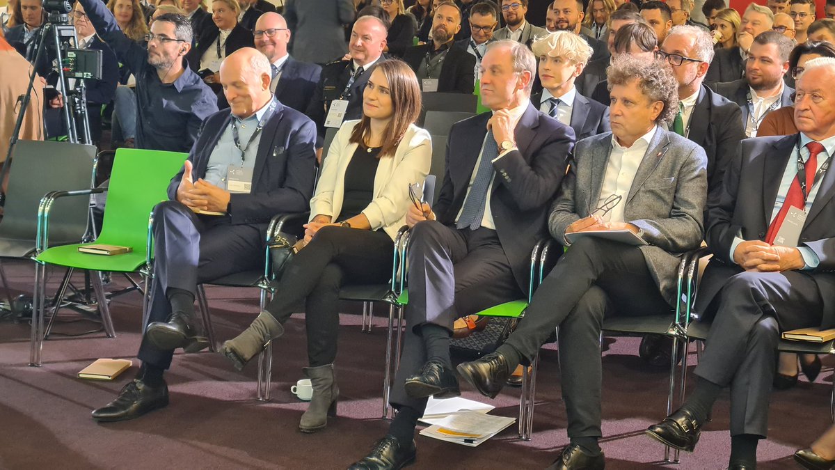 W <a href="/amberexpo/">AMBEREXPO</a> <a href="/gdansk/">Miasto Gdańsk</a> trwa konferencja "Green Energy Tricity 2024"♻️
O rewolucji energetyki zielonej i postępie technologicznym rodzącym nowe możliwości rozwojowe rozmawiamy podczas panelu "Zielony Pakt dla Pomorza"💬