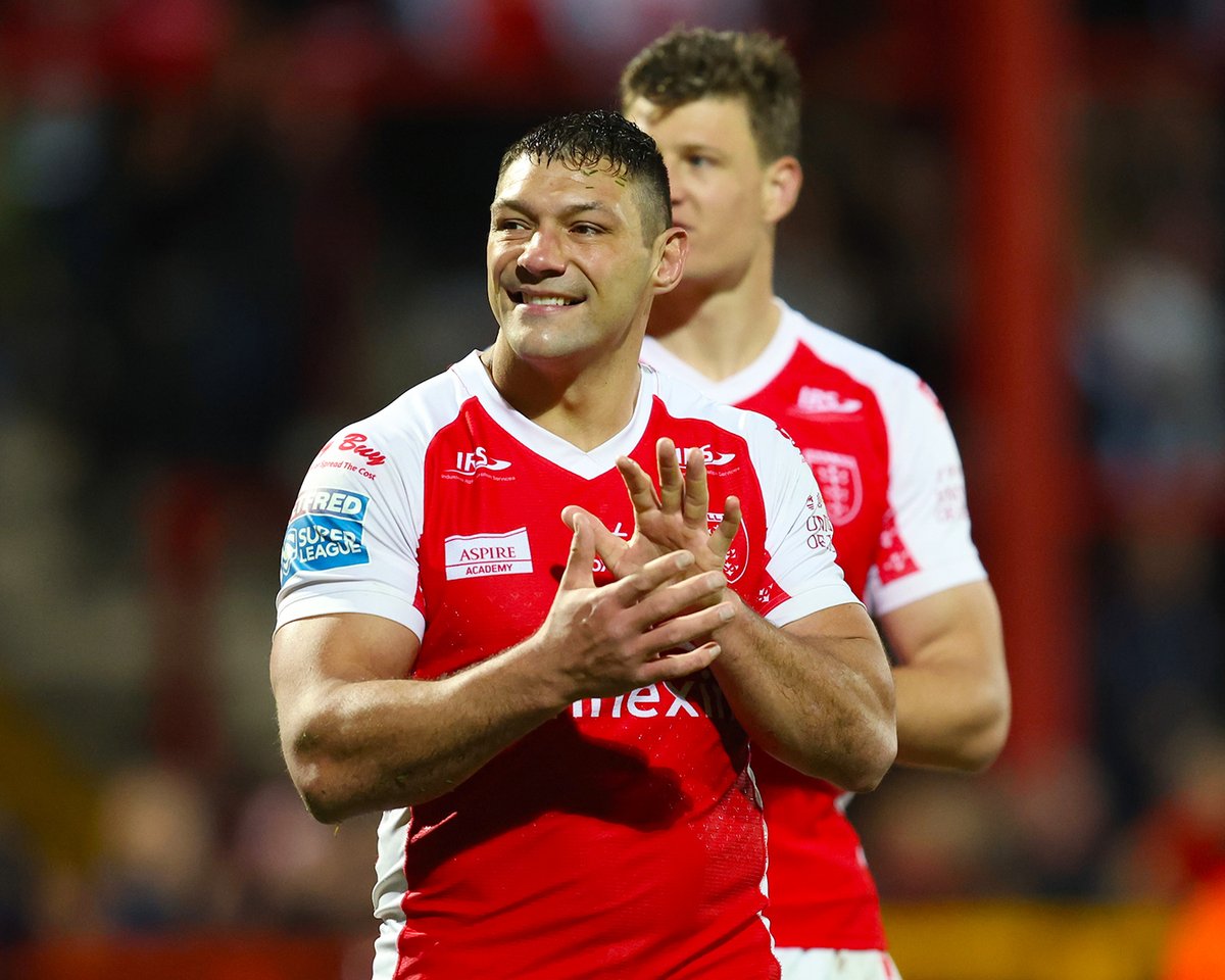 hullkrofficial's tweet photo. And after all 🎶👏

Thank you for everything over the past four seasons, Hally ❤️

#UpTheRobins 🔴⚪️ https://t.co/StBosts5dw