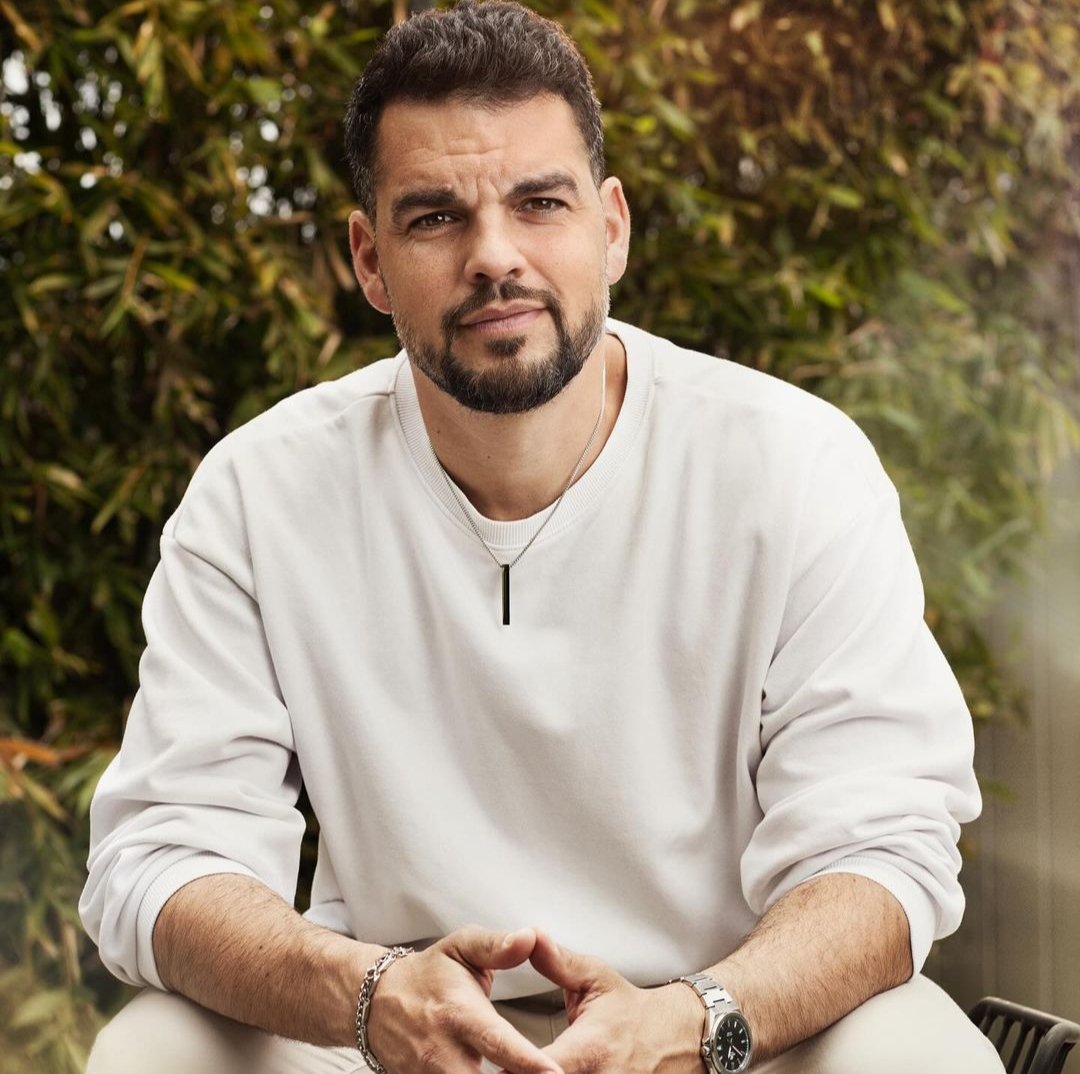 alteregoth's tweet photo. El director @DavidVictori empieza hoy el rodaje de su película #Cortafuego, producida por #Espotlight, #FerránTomás y el propio #DavidVictori para @NetflixES
Este thriller psicológico trata sobre la desaparición de una niña durante un incendio forestal
#Espotlight
#Netflix https://t.co/SfExahb8io