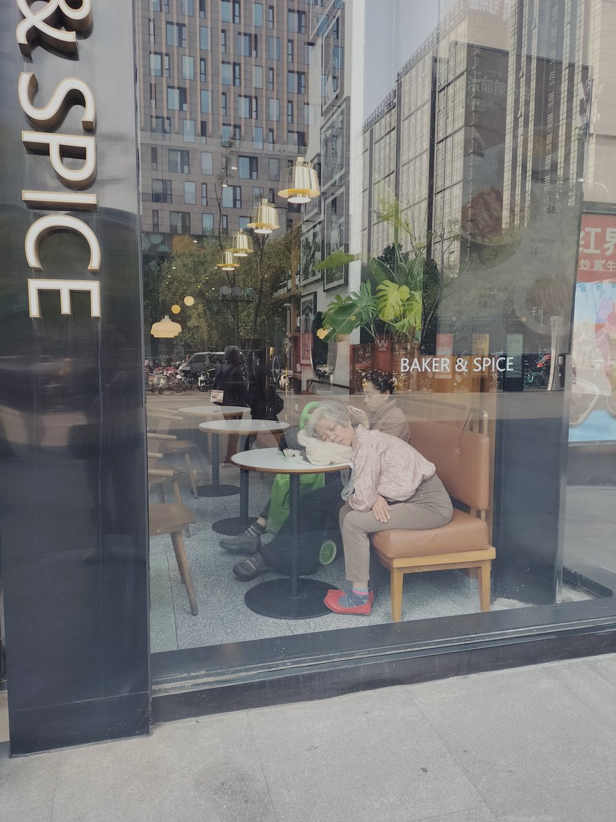 Haced zoom #gentedurmiendoencualquierpartedechina