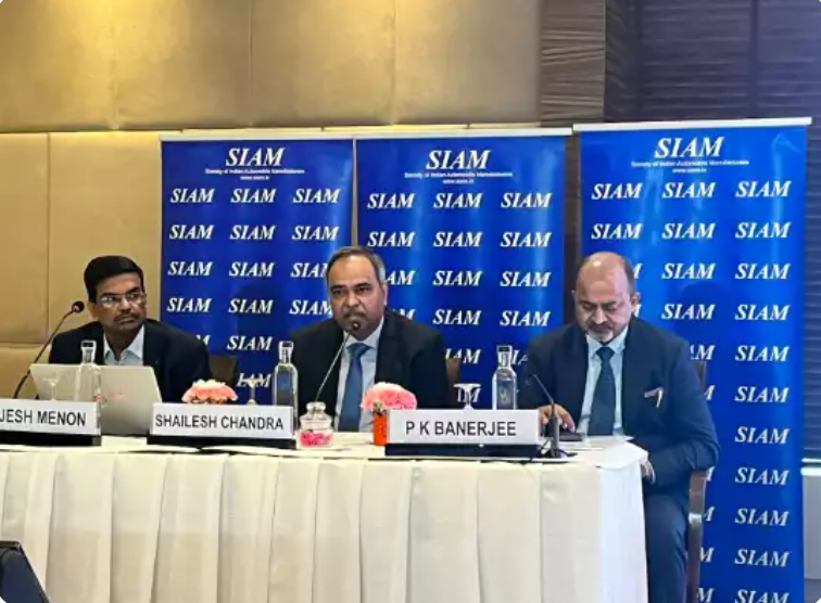 ETAuto's tweet image. Passenger vehicle and commercial vehicle sales drop 2% and 11%

Read more:
auto.economictimes.indiatimes.com/news/industry/…

@siamindia #PassengerVehicle #SeptemberSale #FY24 #ETAutoSale #ETAuto