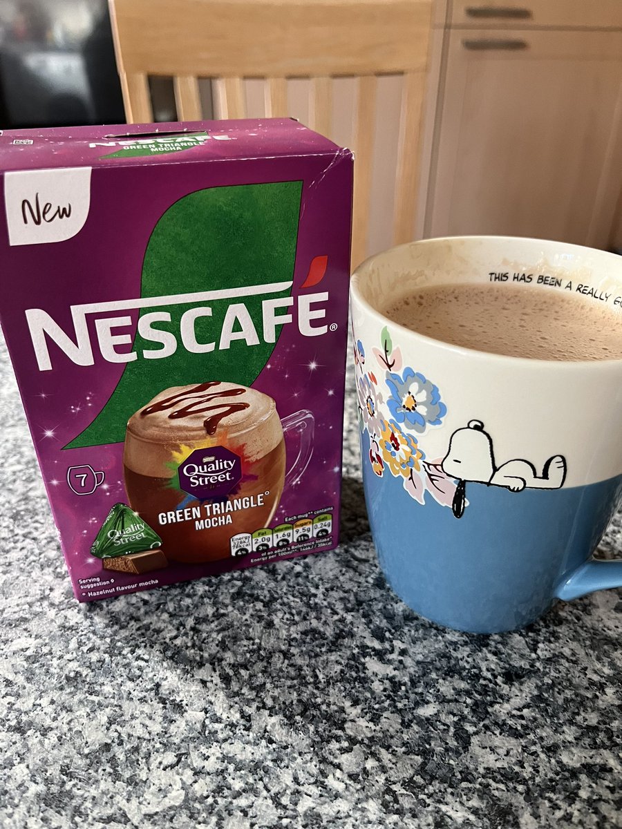 Mammabell15's tweet image. This is rather nice if you like the green triangle 😋😋😋 my favourite 💚

#mocha #greentriangle #workingfromhome #qualitystreet #nescafe