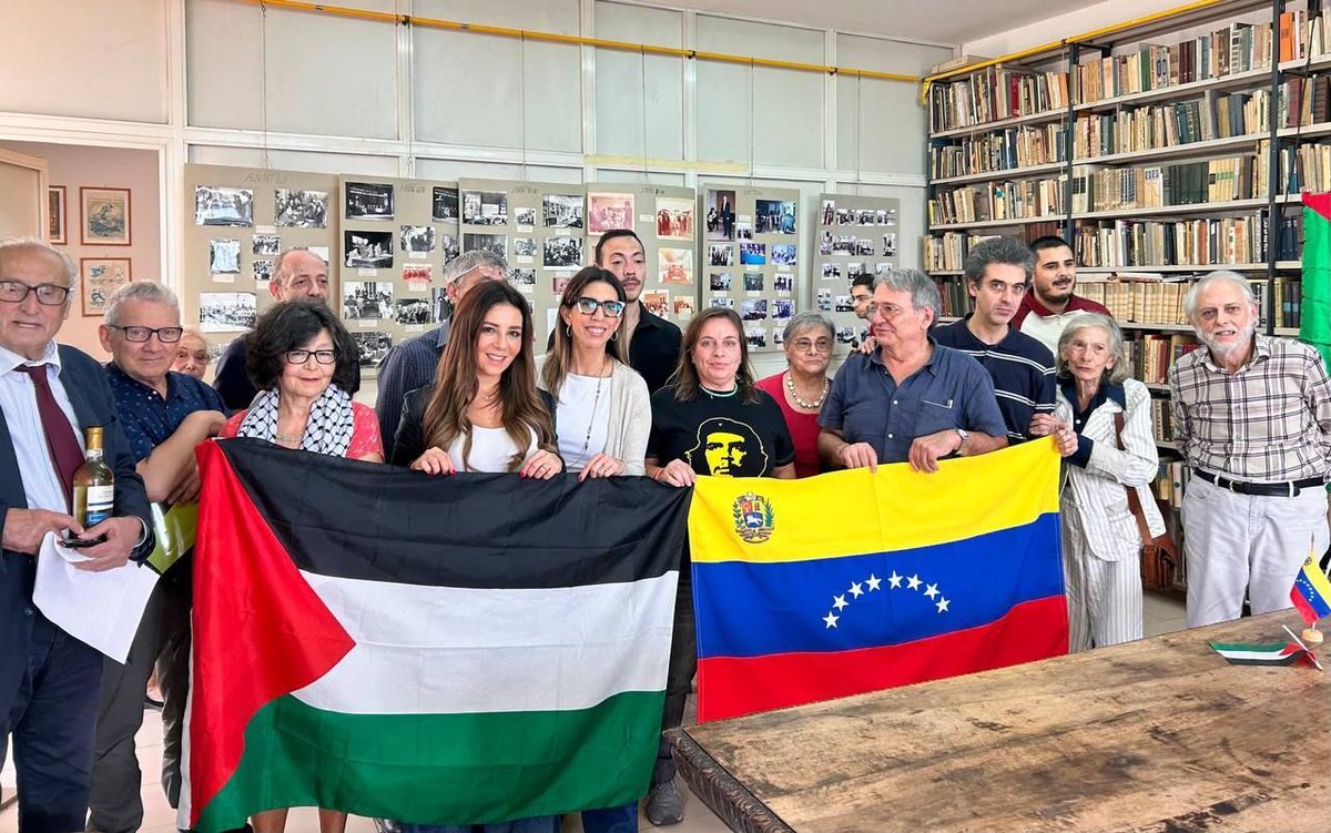 EmbaVEItalia (@embavenitalia) on Twitter photo Ambasciata del #Venezuela in #Italia partecipa insieme al Consolato del #Venezula a Napoli alle mobilitazioni a sostegno della Giornata Mondiale della Pace in #Palestina e #Libano
<a href="/ConsVENapoles/">Consulvenenapoles</a> <a href="/MariaElenaUzzo/">maria elena uzzo</a>
<a href="/CancilleriaVE/">Cancillería Venezuela 🇻🇪</a> <a href="/yvangil/">Yvan Gil</a>
Leggi qui 👉 buff.ly/3BG64td Ambasciata del #Venezuela in #Italia partecipa insieme al Consolato del #Venezula a Napoli alle mobilitazioni a sostegno della Giornata Mondiale della Pace in #Palestina e #Libano
<a href="/ConsVENapoles/">Consulvenenapoles</a> <a href="/MariaElenaUzzo/">maria elena uzzo</a>
<a href="/CancilleriaVE/">Cancillería Venezuela 🇻🇪</a> <a href="/yvangil/">Yvan Gil</a>
Leggi qui 👉 buff.ly/3BG64td