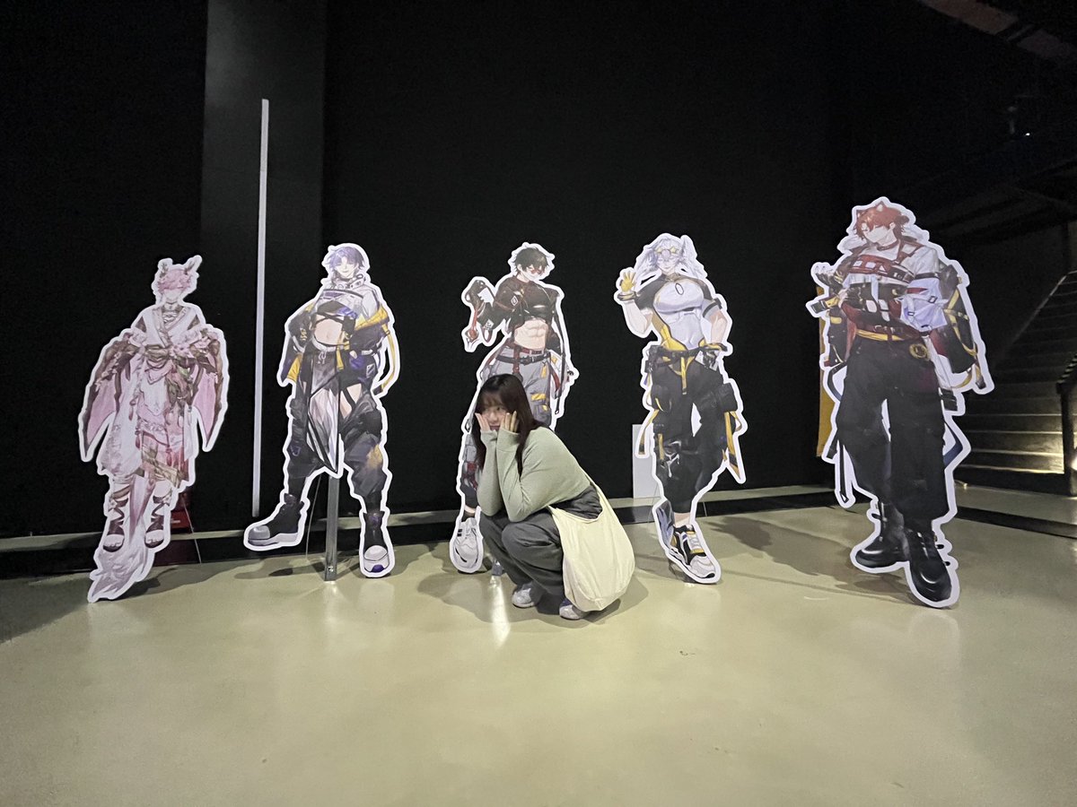 lifeoftezu's tweet photo. they didn't let me take @AveKanehoshii home #vmuse @TEAMCOMFYVT https://t.co/ZSrjCc0n3F