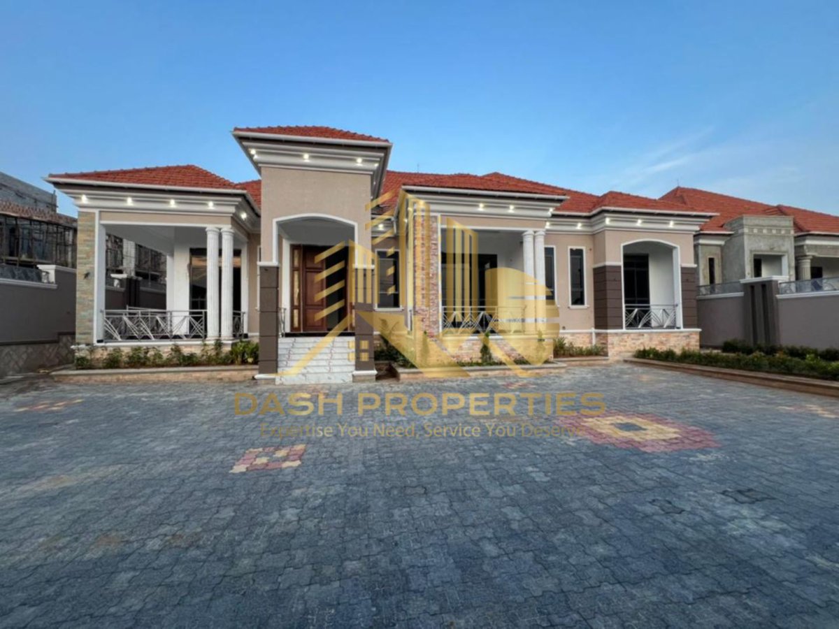 Properties_Dash's tweet image. 🏡 Luxury Living Alert! 
Discover this stunning 4-bedroom modern home in Kira Town!
✨ Features:
Open-concept living
Jacuzzi tub in master bath
Built-in wardrobes
Boys' quarters
22 decimal plot
🔑 Private Mailo land title 
📍 Prime location off Kira-Najera road

#DashProperties