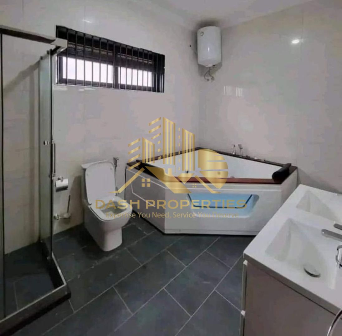 Properties_Dash's tweet image. 🏡 Luxury Living Alert! 
Discover this stunning 4-bedroom modern home in Kira Town!
✨ Features:
Open-concept living
Jacuzzi tub in master bath
Built-in wardrobes
Boys' quarters
22 decimal plot
🔑 Private Mailo land title 
📍 Prime location off Kira-Najera road

#DashProperties