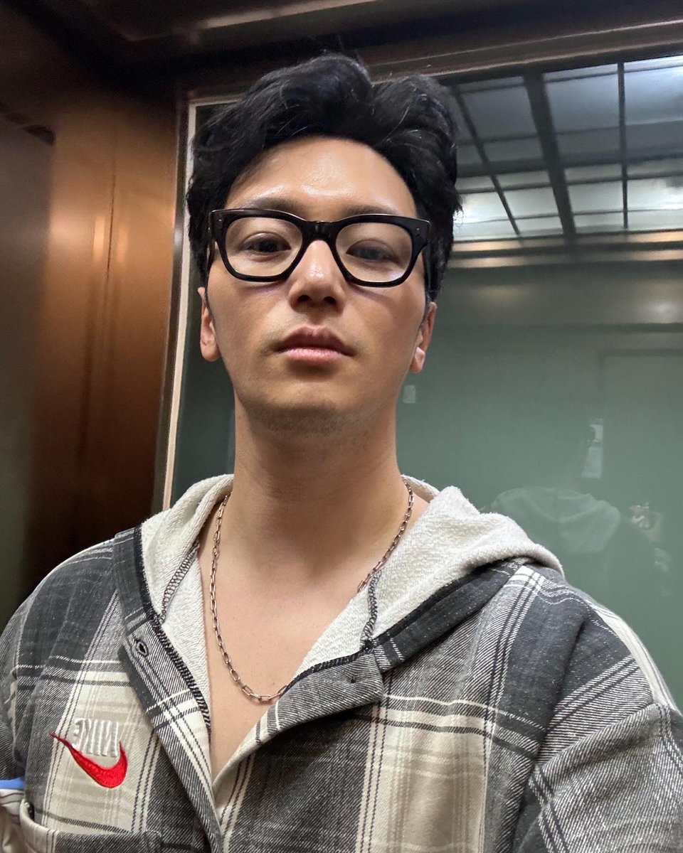 hhhhe00's tweet photo. 한동안 남친짤로 유명햇던 그 시절
각도가 다시 나오는데? https://t.co/bOSQGeCA9K