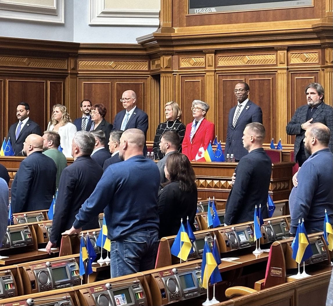 serhiylovochkin's tweet photo. Спікер Палати громад парламенту Канади Грег Фергюс у Верховній Раді України🇺🇦🇨🇦

Україна переможе✌️ https://t.co/hDMWLVWyQs
