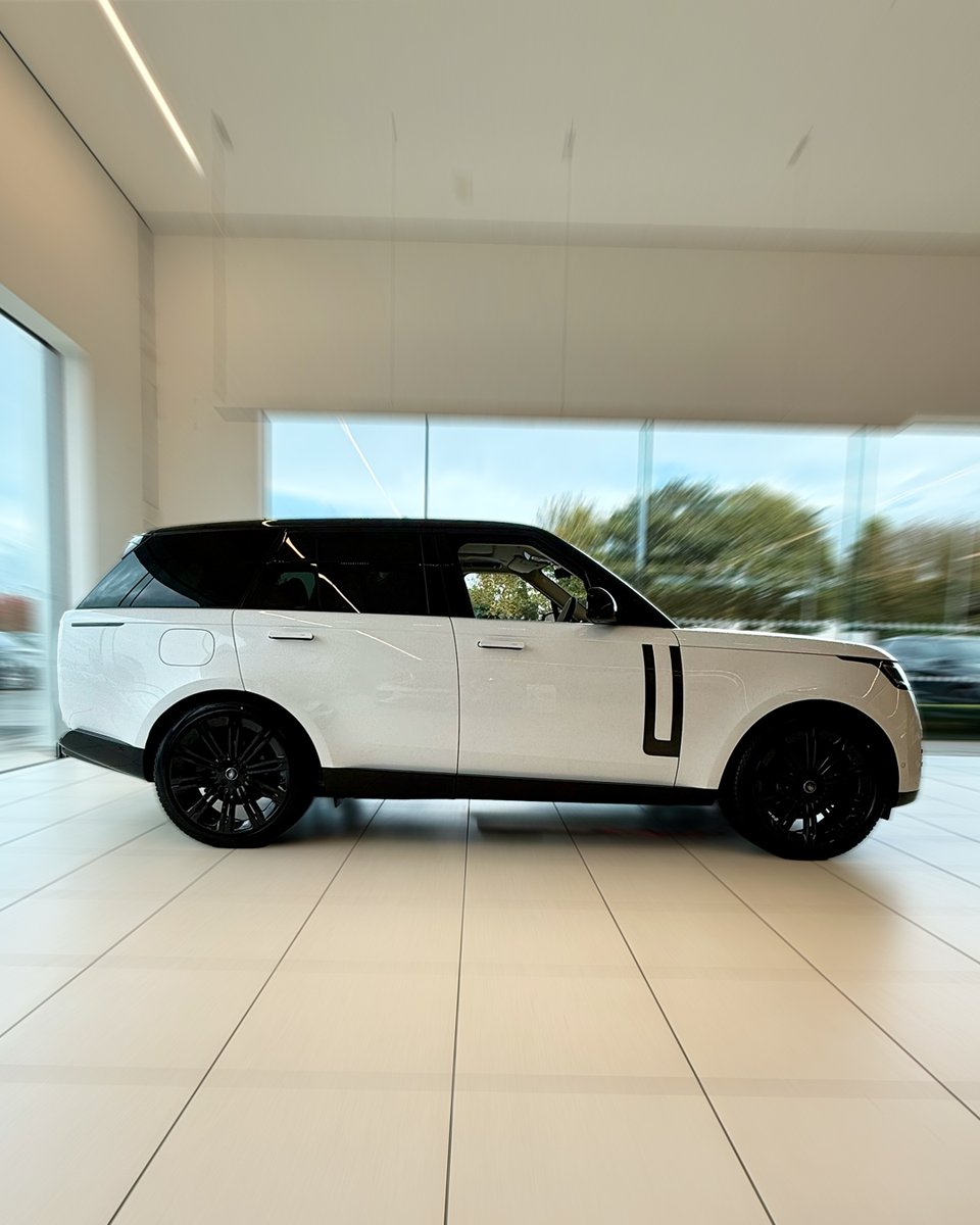 The stunning New Range Rover HSE in elegant Ostuni White has just landed in our showroom and is available for delivery.

Message us or visit the showroom to learn more.

#RangeRover #LuxurySUV
#carsofinstagram #OstuniWhite