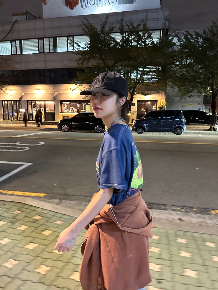wheeix's tweet photo. handsome gf wheein!!! 😍 https://t.co/TtIbZFePrQ