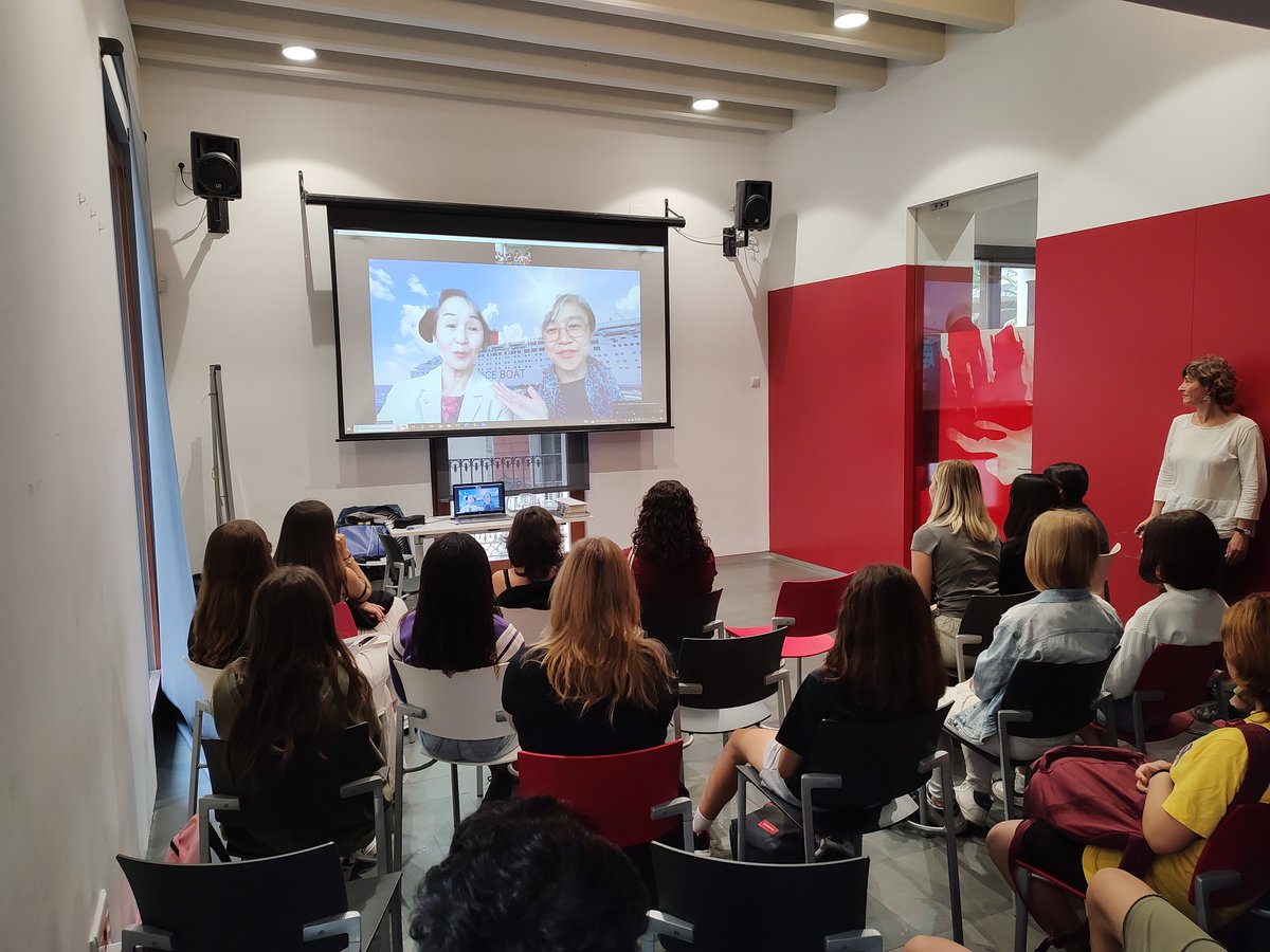 A d'Eticocívica de 4ESO, vam tenir la sort de conversar amb una #hibakusha, supervivent de la tragèdia nuclear d'Hiroshima el 1945, sobre problemàtiques de les armes nuclears. 

Enguany, la seva organització, ha guanyat el Premi Nobel de la Pau. Gràcies per inspirar-nos tant!🕊️