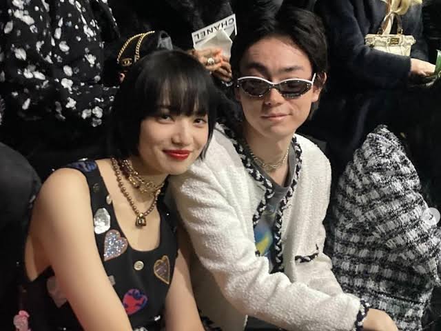 dekiai114's tweet photo. 男、ど本命モード分かりやすすぎる😂

山本舞香&amp;Hiro
→「何千人いたLINE全消し。港区遊び完全やめる」

菅田将暉&amp;小松菜奈
→「2回フラれても告白し続け、モテ過ぎて心配という理由で即結婚申しこむ」

新田真剣佑&amp;岡本奈月
→「出会った瞬間結婚しよと思い大好きだったゲーム、遊び歩き全てやめる」 https://t.co/Fx3hMNtMUT