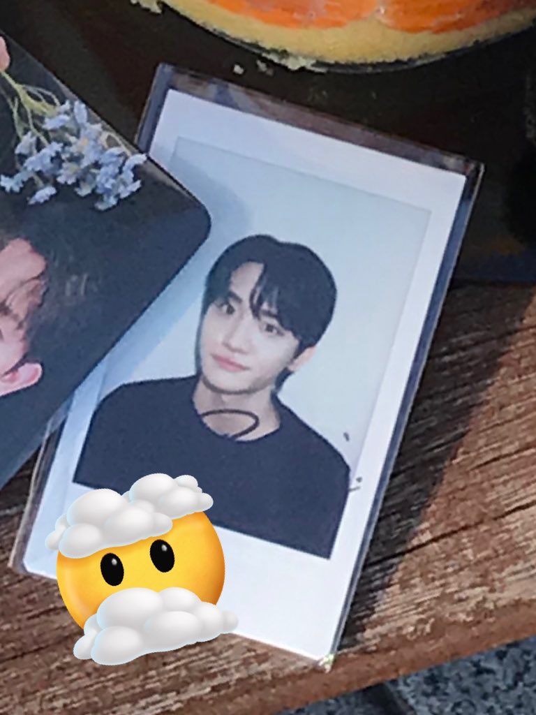 해당 싸인 폴라로이드 제보 받습니다 … , ,
왼쪽 폴라만이라도 돌려주세요 제발 😭
조원상 루시 lucy 포카 💧💧💧, ,