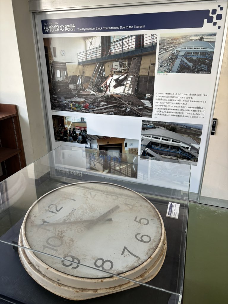 昨日はお昼を食べてから「荒浜小学校」に遺構視察へ

東日本大震災の津波が4階建て校舎の2階まで達しましたが、避難した方は、屋上などに逃れて全員無事だったようです。

どこまで押し寄せてくるか分からない津波を、屋上に逃れて見下ろすのが、どれだけの恐怖であっただろうか。