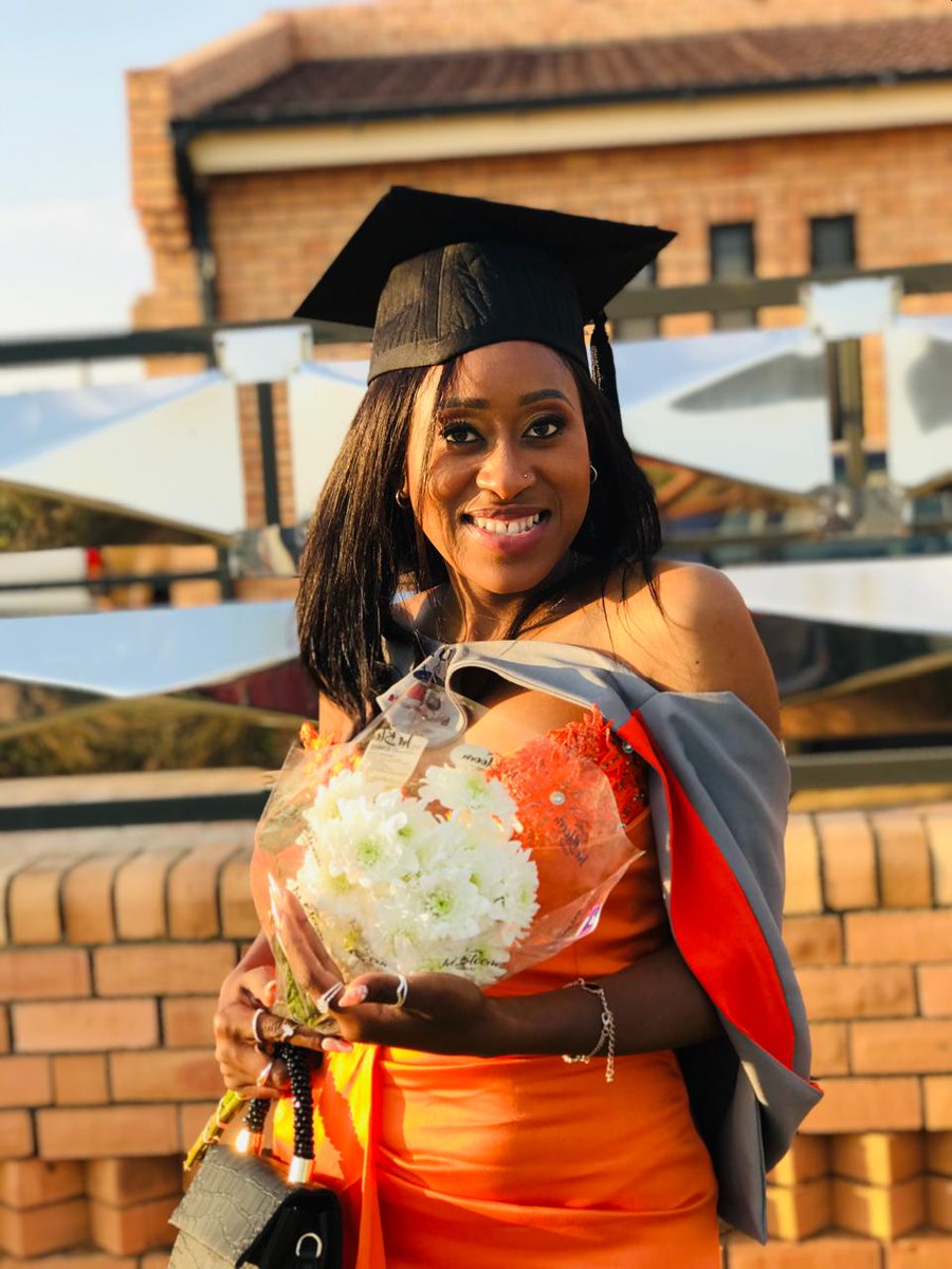 Panzo7777's tweet photo. A Philosopher and an Ethicist girl. Bagged a degree 🧑‍💻👩‍🎓🙏 https://t.co/qPheOO7OFH