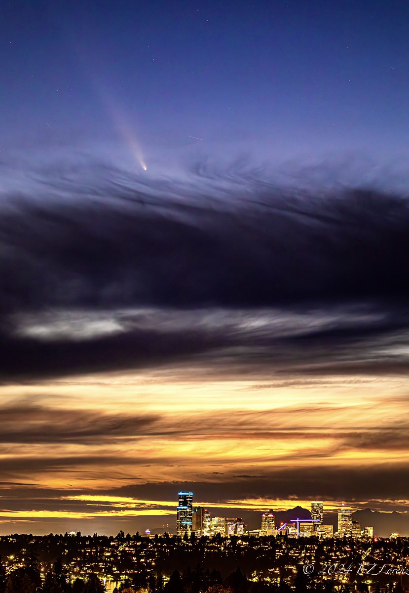Comet Tsuchinshan-ATLAS over Downtown #Seattle tonight. Tap for full view, pls.
<a href="/komonews/">KOMO News</a> <a href="/Rebecca_Weather/">Rebecca Stevenson</a> <a href="/ShannonODKOMO/">Shannon O'Donnell</a> <a href="/KClarkWx/">Kristin Clark</a> <a href="/ScottSeattleWx/">Scott Sistek</a> <a href="/SeattleRefined/">Seattle Refined</a> #CometATLAS #Wawx #NationalWeatherDesk <a href="/NWSSeattle/">NWS Seattle</a>