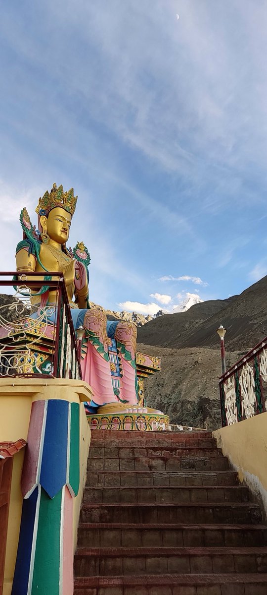 VistaDiaries's tweet photo. Diskit Monastery, Ladakh – the largest and oldest monastery in Nubra Valley, known for its stunning architecture and the towering 106-foot Maitreya Buddha statue 🙏🏞️. A peaceful and spiritual haven amidst the breathtaking Himalayan backdrop. #DiskitMonastery #BuddhistMonastery https://t.co/FDGPOFNZEt