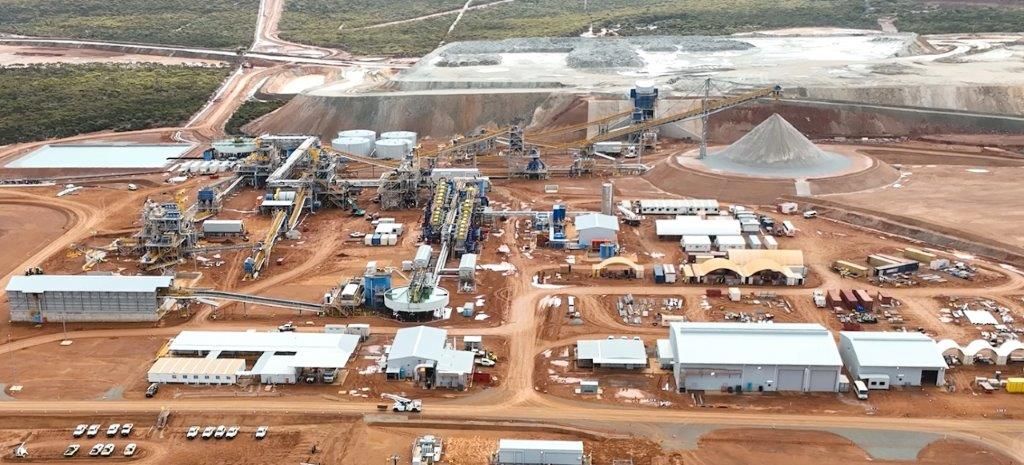 im_mining's tweet photo. Macmahon Holdings' Decmil, has been awarded a A$123 million road upgrade contract by Covalent Lithium Pty Ltd on the Mount Holland lithium project in Western Australia | https://t.co/YsoyUvXZxW #CovalentLithium #MacmahonHoldings #Decmil #MountHolland https://t.co/iqRFfAnGuK