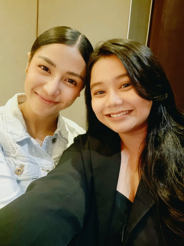 MsKristineAbbey's tweet photo. Si Teresita Borromeo at Akio Watanabe ✨️

I keep telling Ms. @sanya_lopez how talented everyone is in #PulangAraw while she hugs me for our selfie! It's so nice to meet this talented and humble woman.

Thank you to NDMstudios for the opportunity! 🙏🏻🥰✨️
#NDMstudios #NDMfamily https://t.co/s1pFjpZXJV