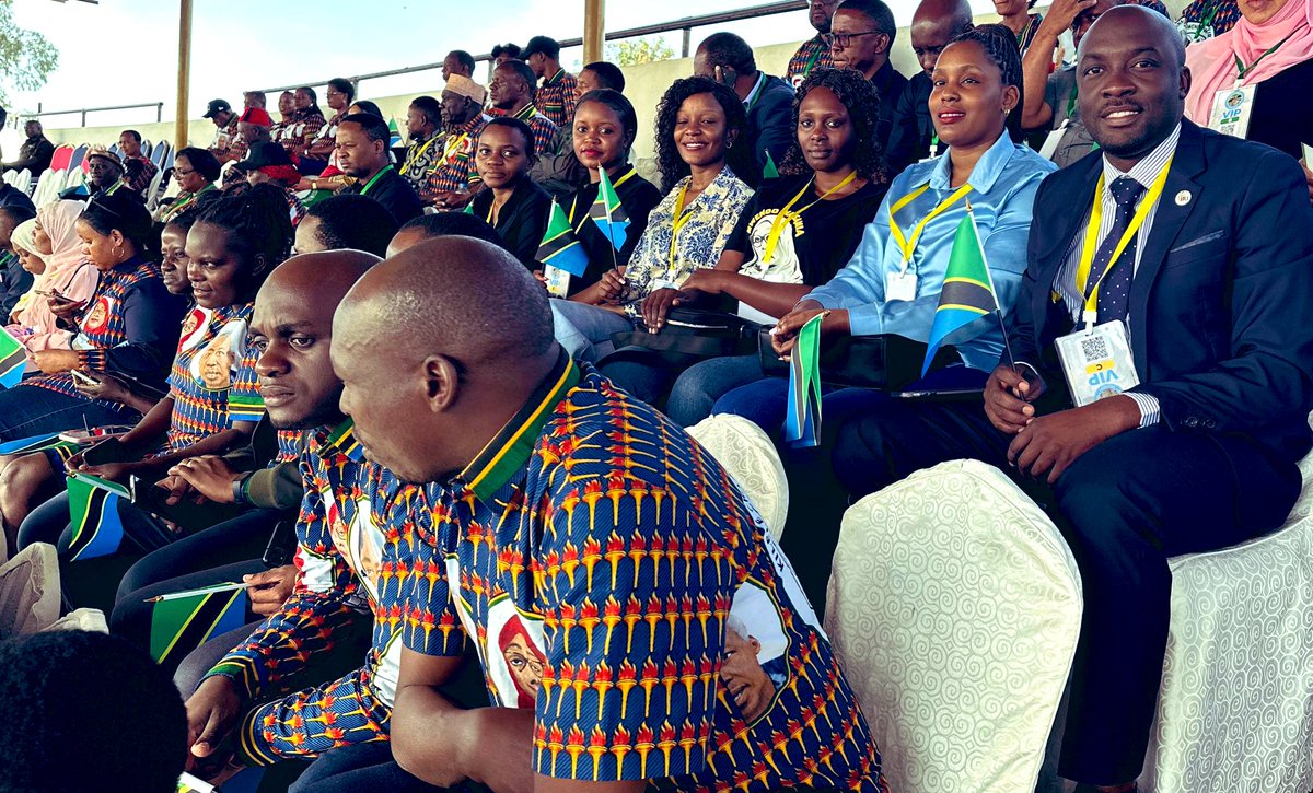zanchangemakers's tweet photo. 🇹🇿Commemorating the 60 years of the Uhuru Torch (Torch of Freedom) in Tanzania🎊🇹🇿
#mwanza #tanzania #uhuru #independency #youth #iriglobal https://t.co/pNPYM2s1hJ